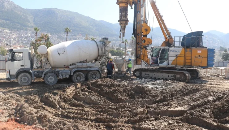 Hatay Valisi Mustafa Masatlı, depremden etkilenen tarihi yapılardaki çalışmaları değerlendirdi