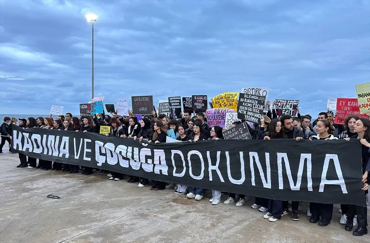 Öğrenciler Kadın Cinayetlerine Karşı Yürüdü