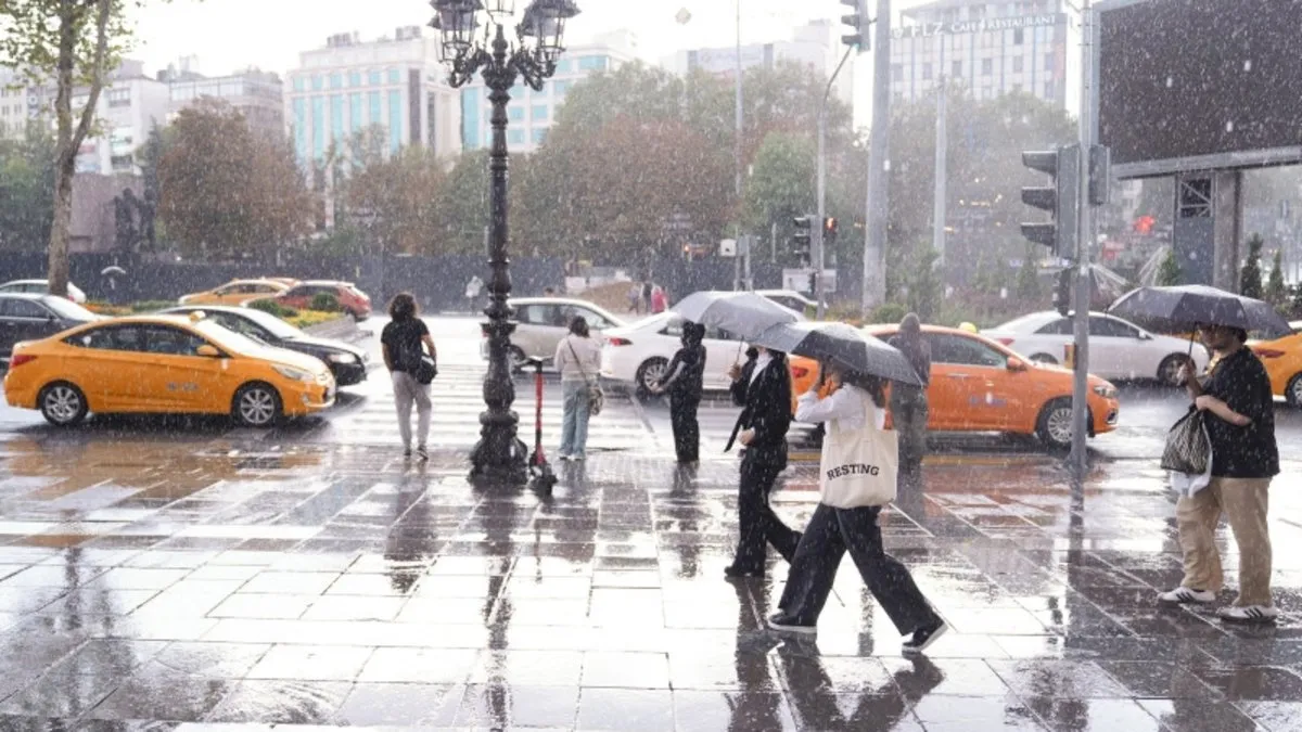 SON DAKİKA : Meteoroloji’den İstanbul için uyarı geldi! Gök gürültülü sağanak yağışlar başlıyor…