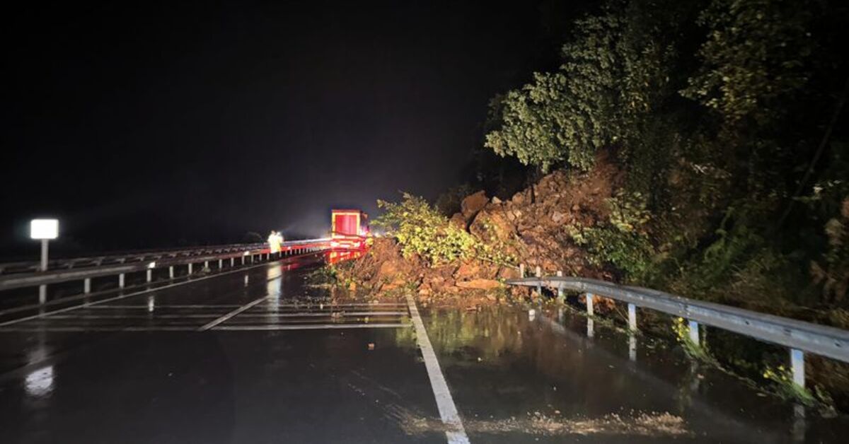 Rize’de heyelan: Karadeniz Sahil Yolu’nda ulaşım tek yönlü kapandı