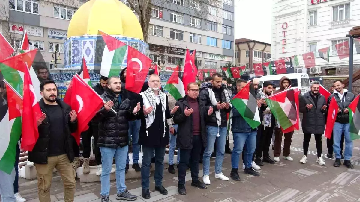 Kütahya’daki Filistinli Gençlerden Ateşkes Kutlaması