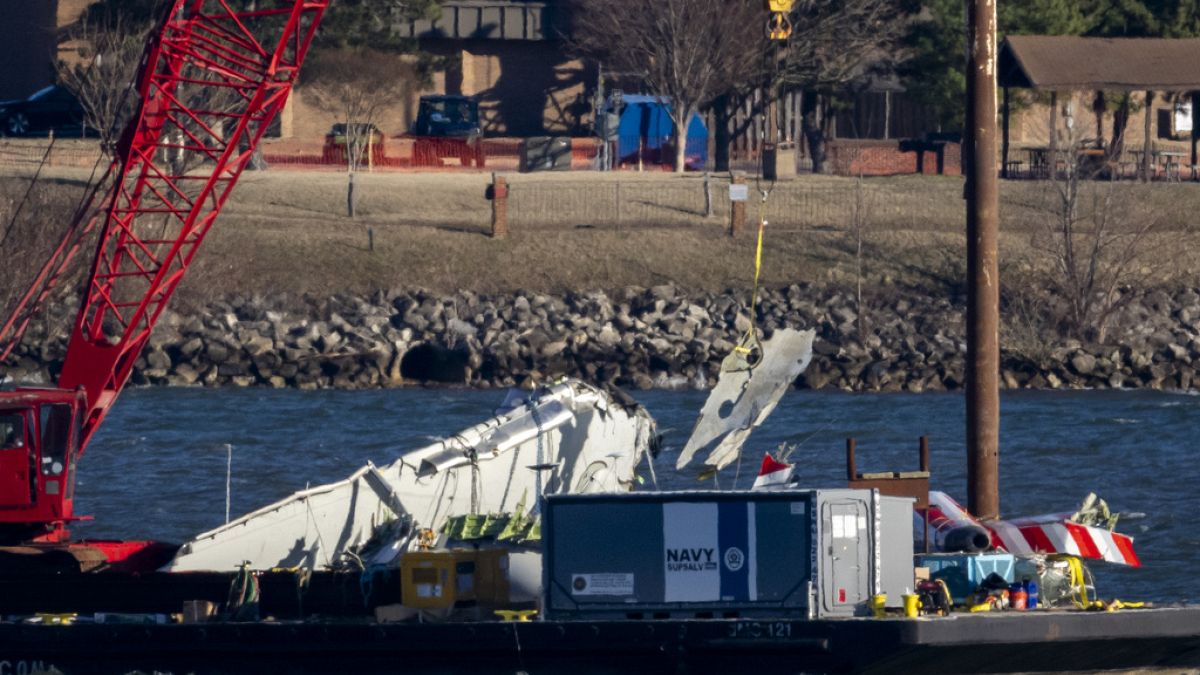 Washington’da uçak kazasında ölenlerin cesetleri nehirden çıkarıldı